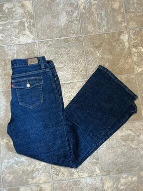 Levi’s Perfectly Slimming Boot Cut 512 Jeans